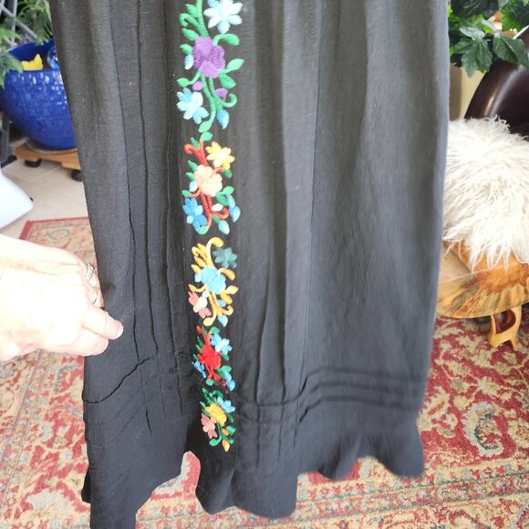 25184 NWT!!  Black Embroidered Ruffle Peasant Midi Dress Small - Picture 6 of 13